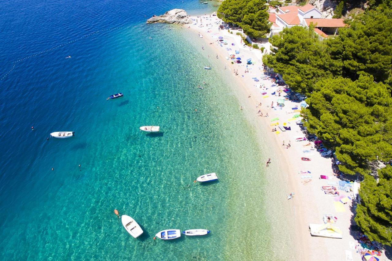Apartments By The Sea Brela, Makarska - 11821 Exterior photo