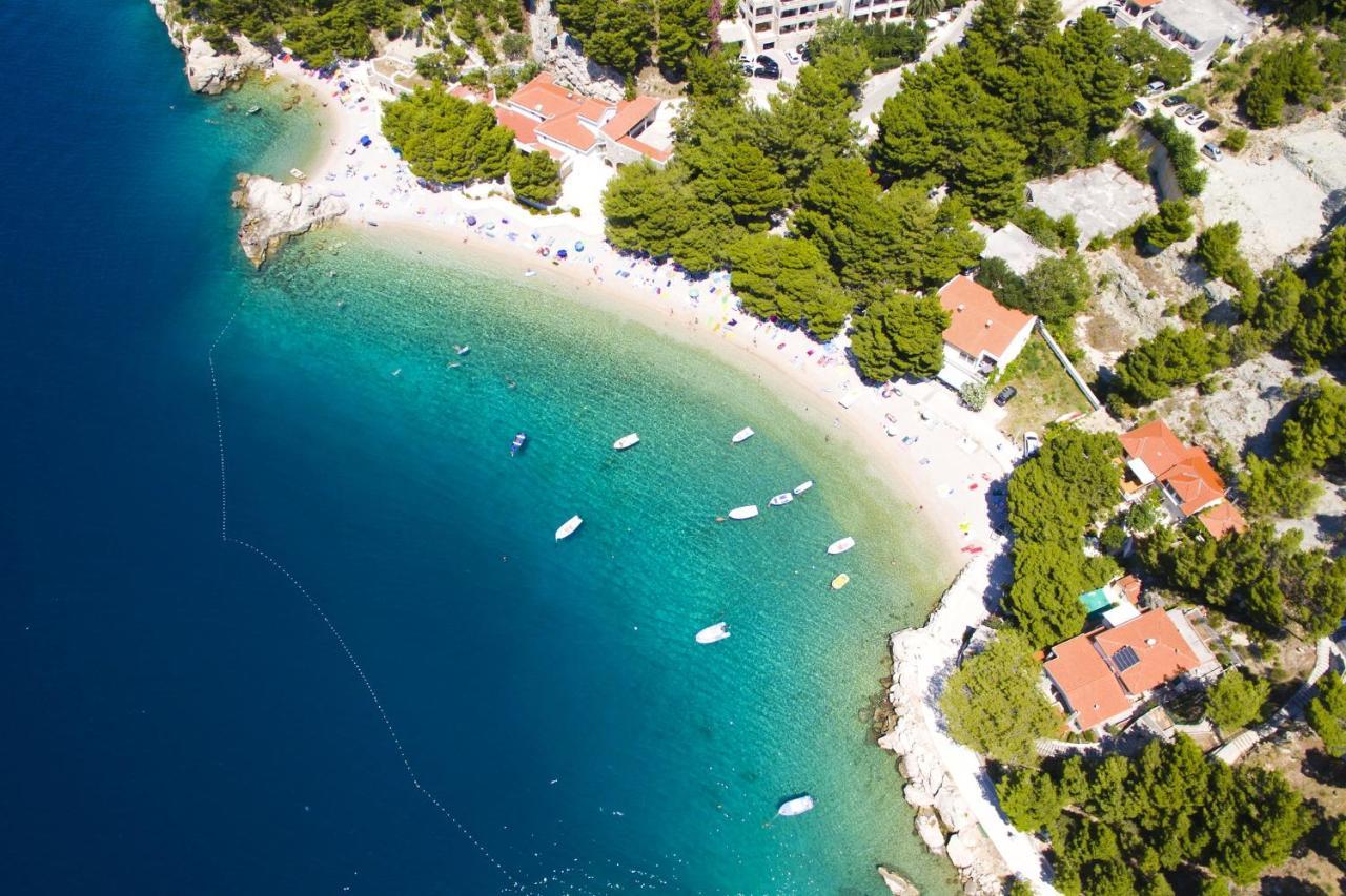 Apartments By The Sea Brela, Makarska - 11821 Exterior photo