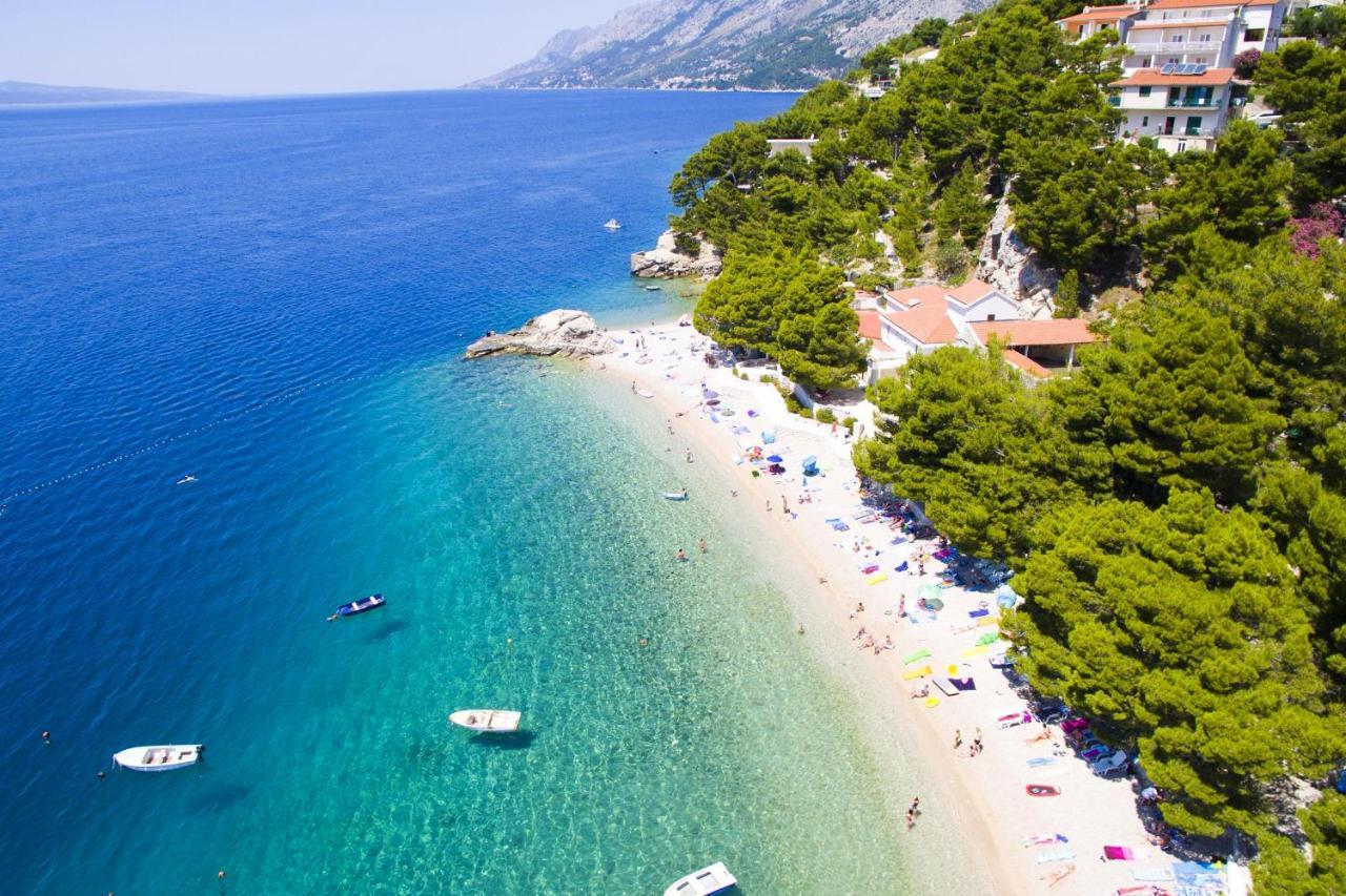 Apartments By The Sea Brela, Makarska - 11821 Exterior photo