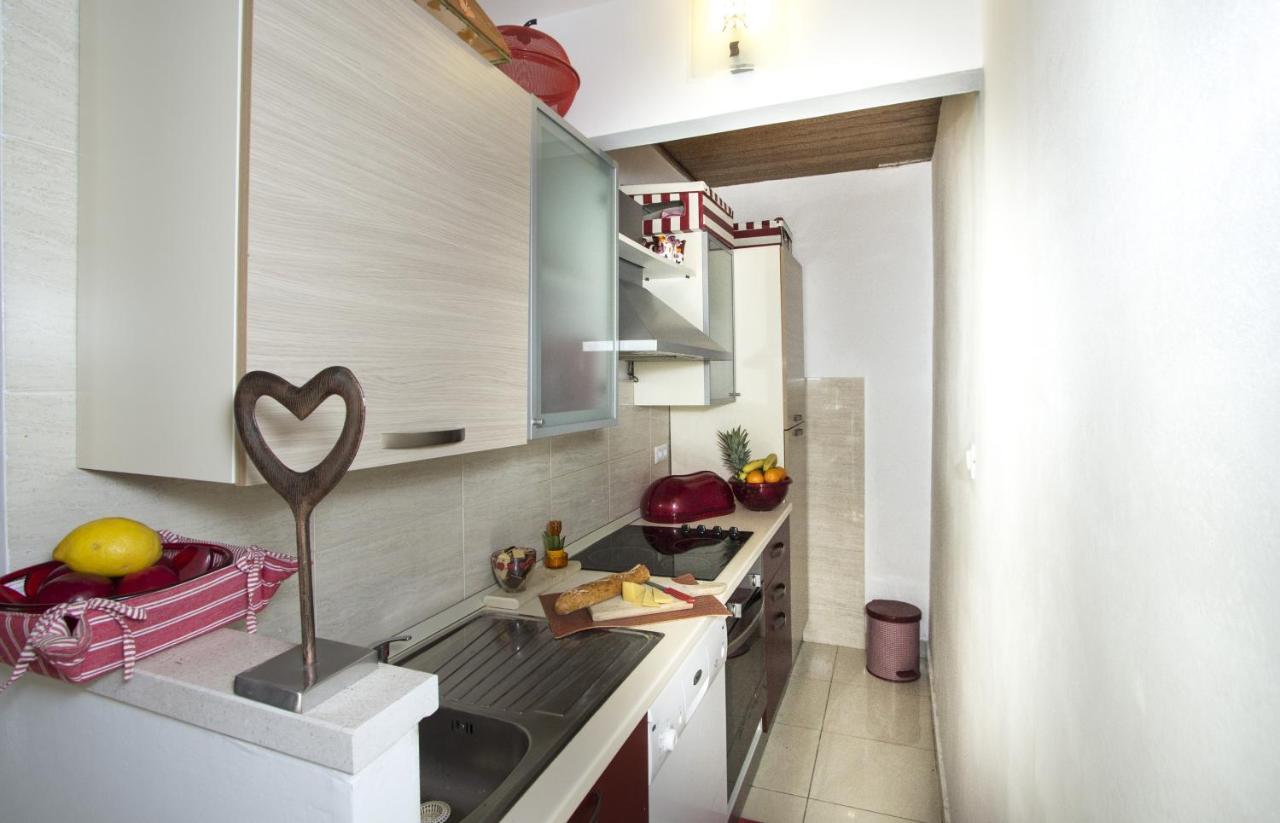 Apartments By The Sea Brela, Makarska - 11821 Exterior photo