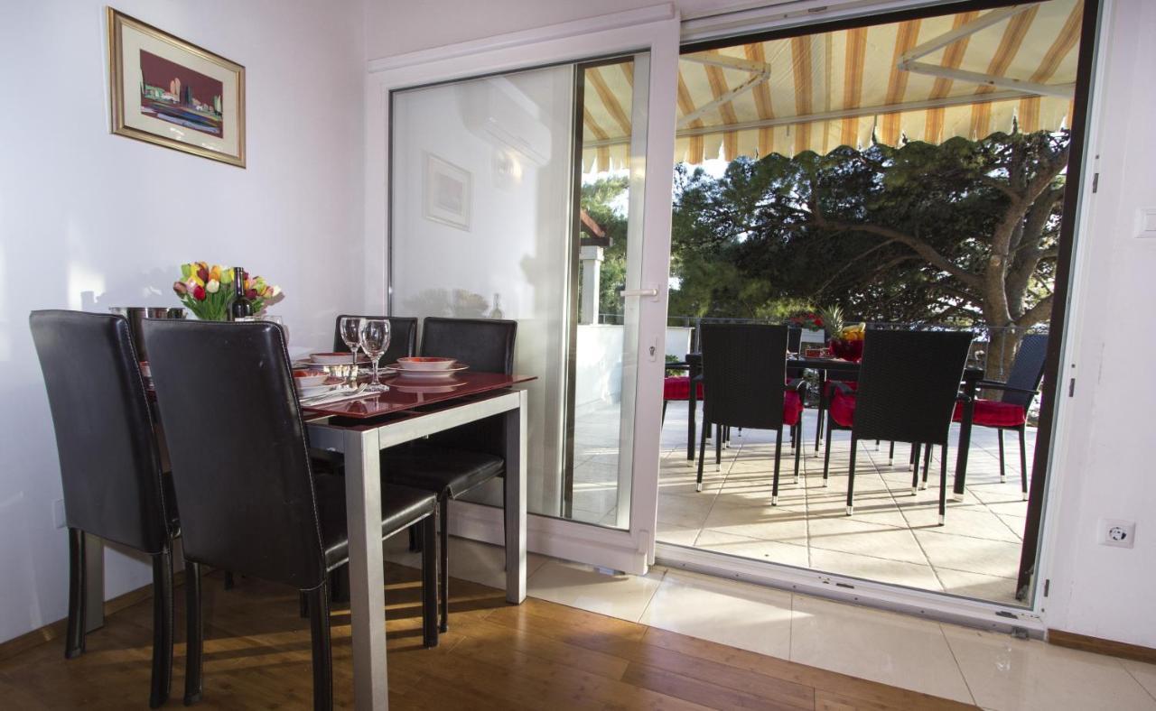 Apartments By The Sea Brela, Makarska - 11821 Exterior photo