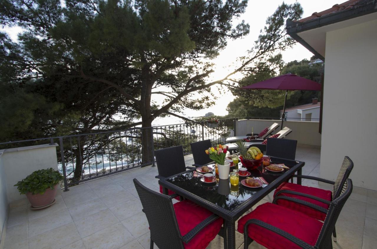 Apartments By The Sea Brela, Makarska - 11821 Exterior photo